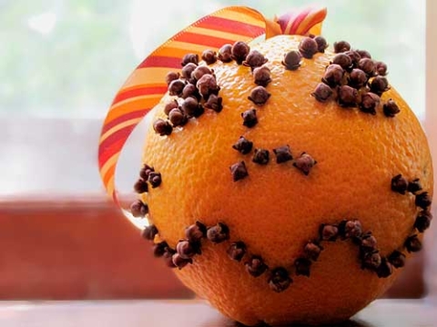 Pomander ball with ribbon